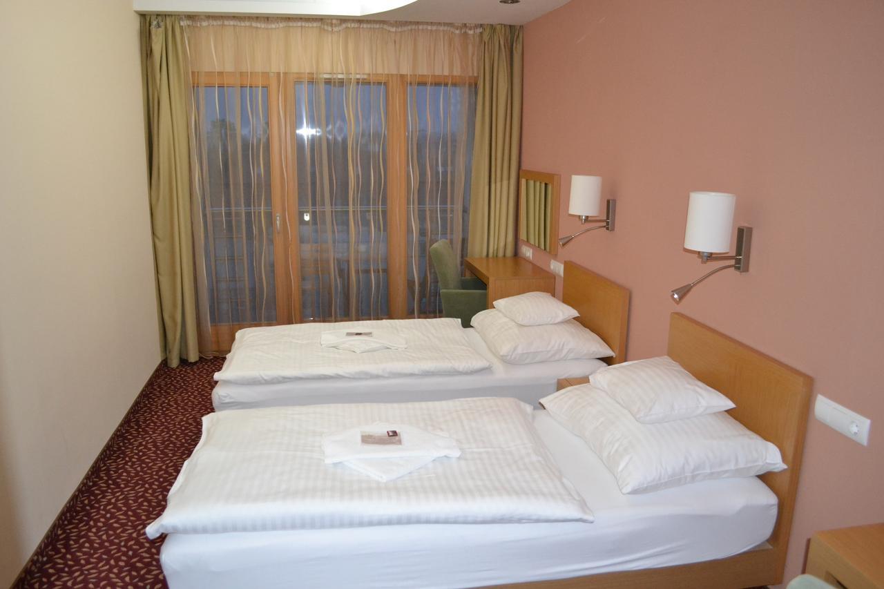 Debreceni Postas Udulo Hotel Luaran gambar