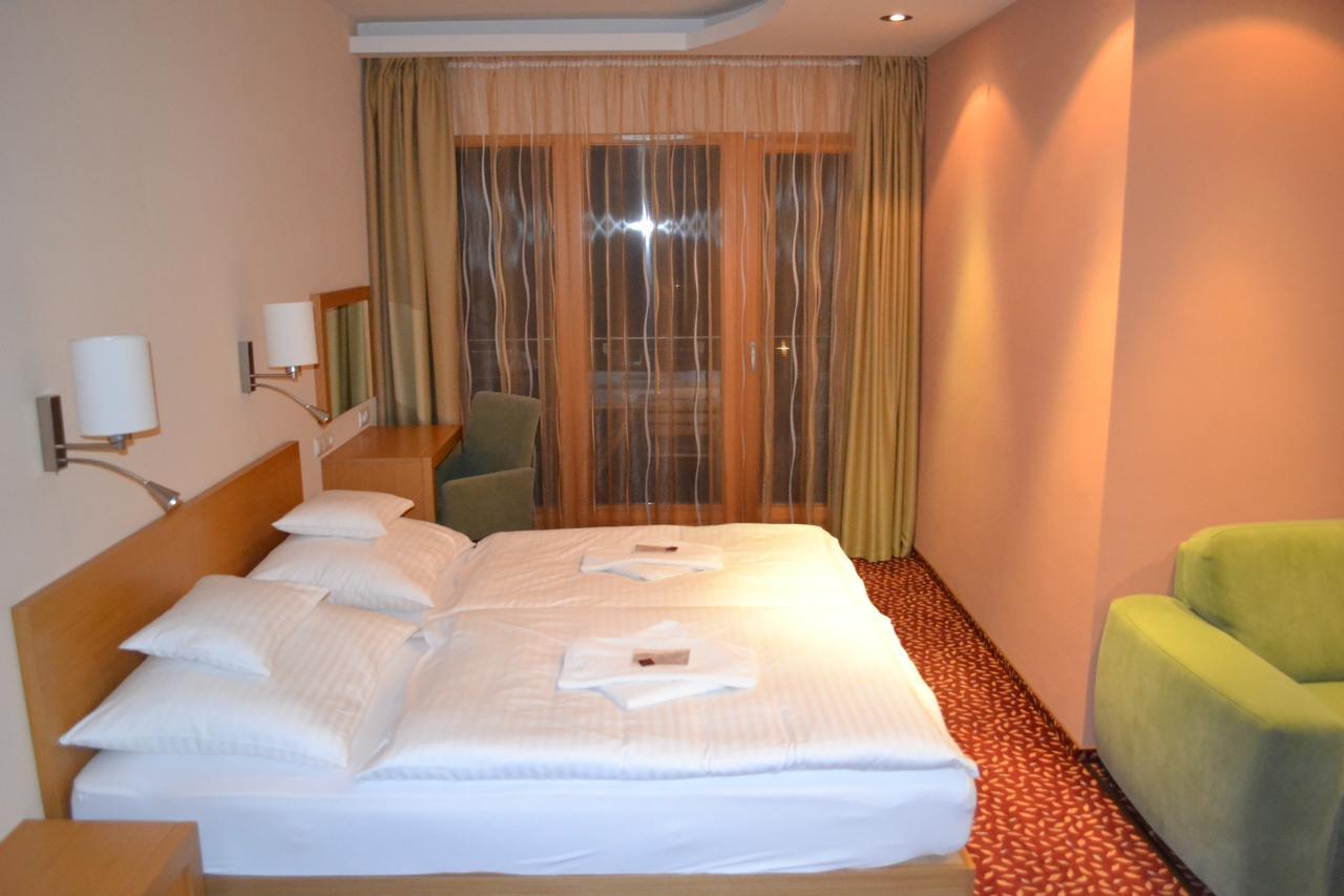 Debreceni Postas Udulo Hotel Luaran gambar