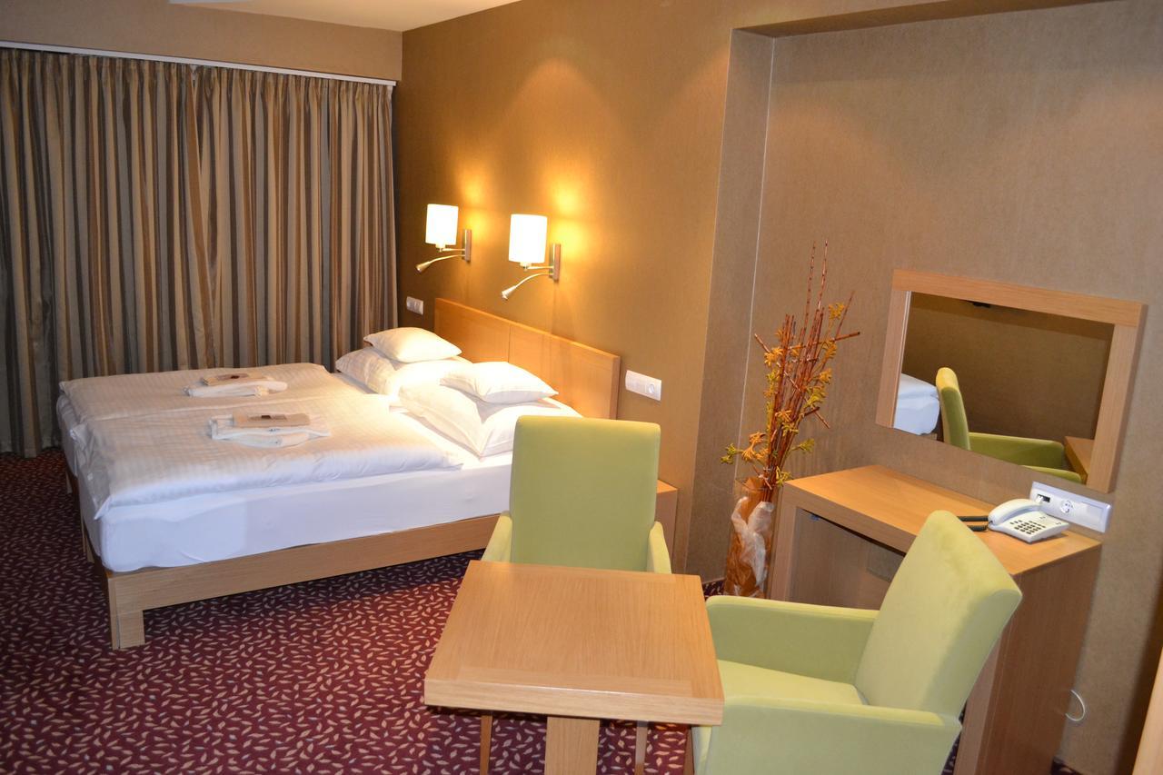 Debreceni Postas Udulo Hotel Luaran gambar