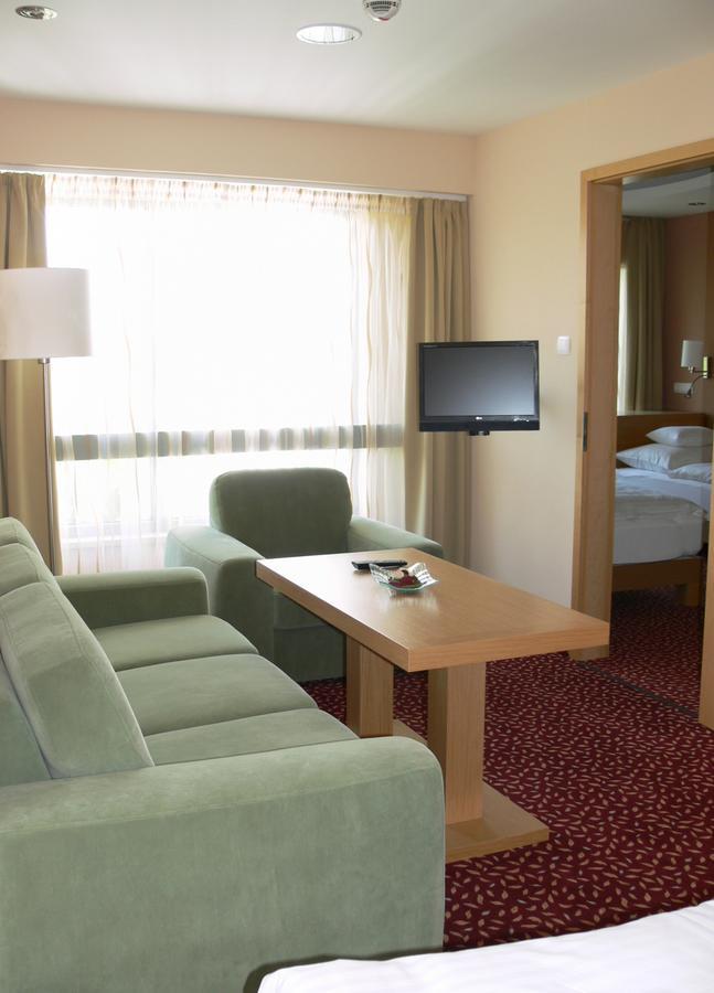 Debreceni Postas Udulo Hotel Luaran gambar